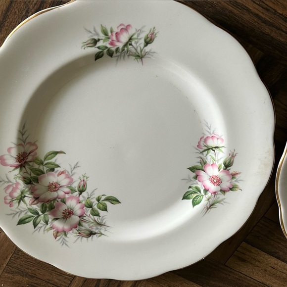 Pair of Royal Albert Bone China Friendship Plates - Marigold. Vintage Pristine - Picture 4 of 5